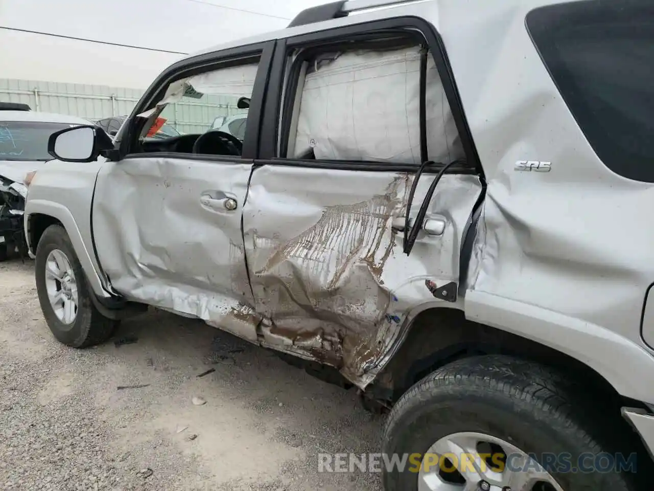 9 Photograph of a damaged car JTEEU5JR8M5238395 TOYOTA 4RUNNER 2021