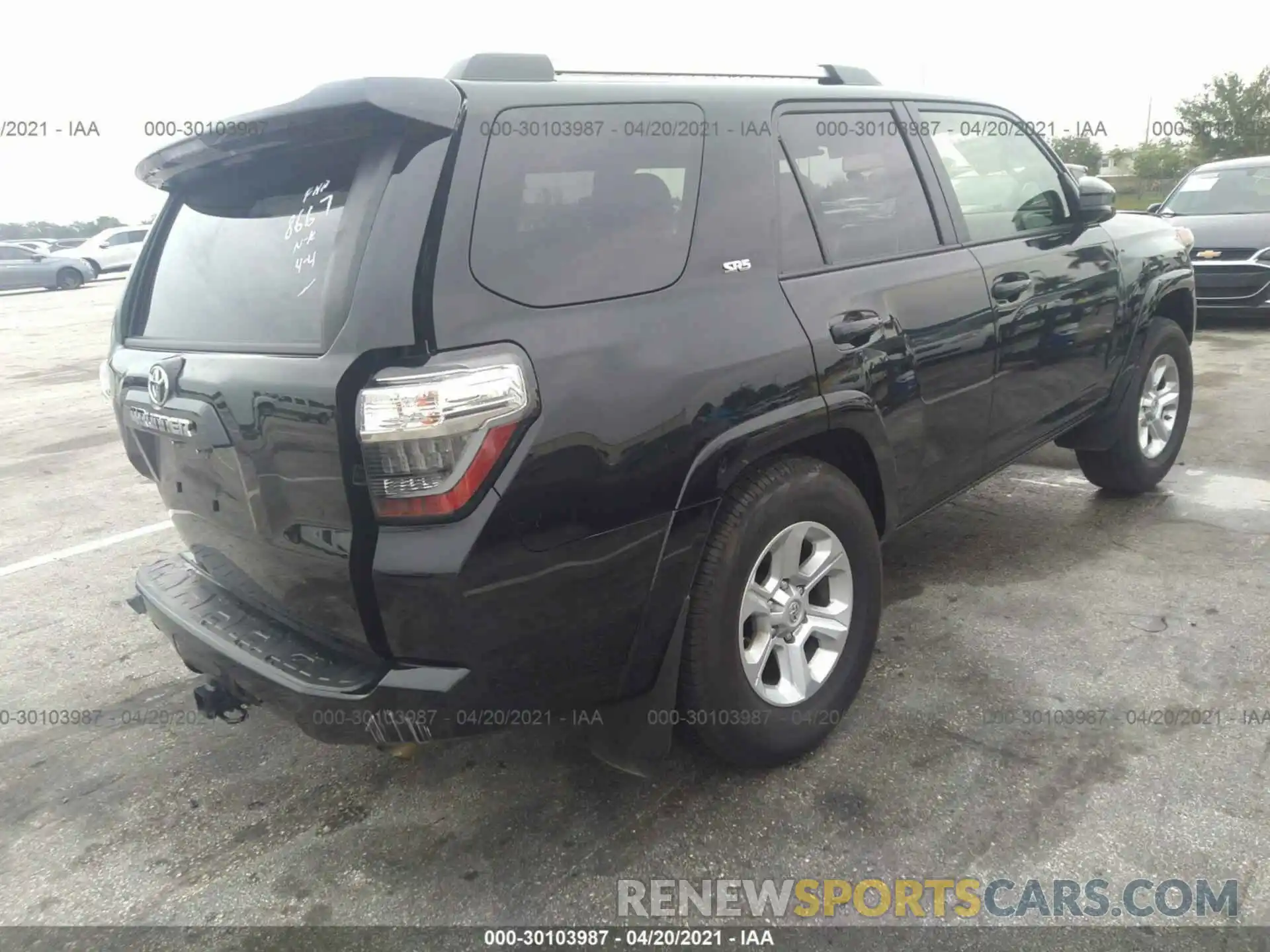 4 Photograph of a damaged car JTEEU5JR9M5228667 TOYOTA 4RUNNER 2021