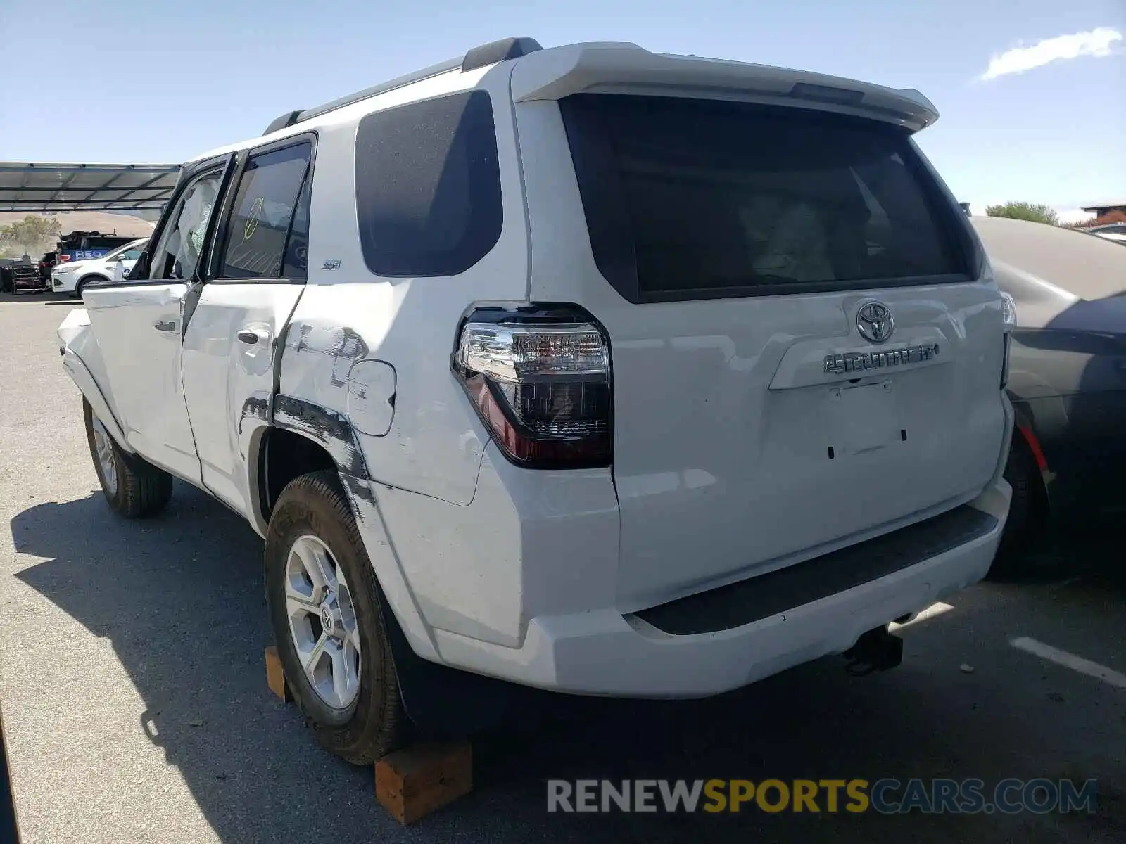 3 Photograph of a damaged car JTEEU5JR9M5232959 TOYOTA 4RUNNER 2021