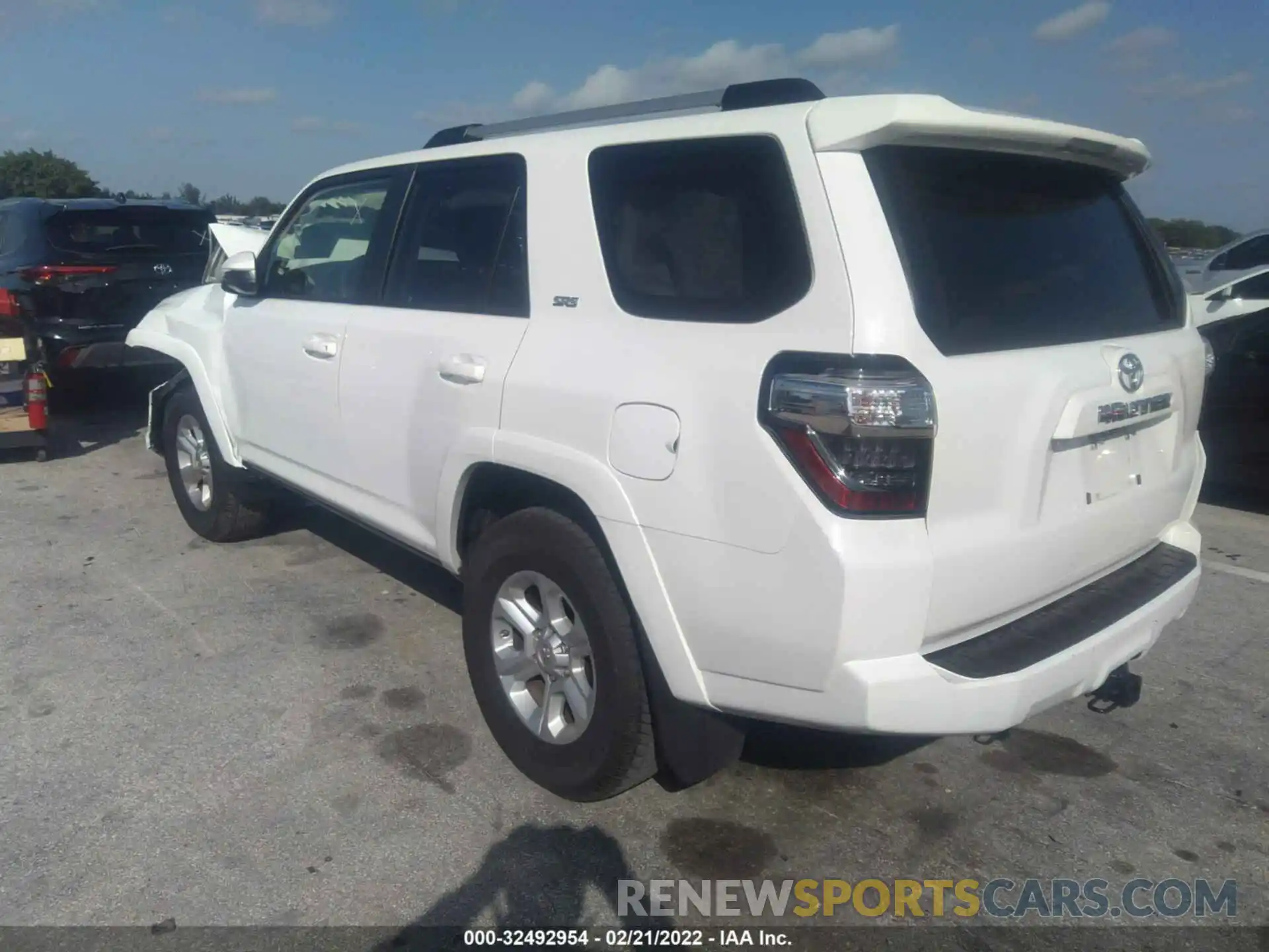 3 Photograph of a damaged car JTEEU5JR9M5233366 TOYOTA 4RUNNER 2021