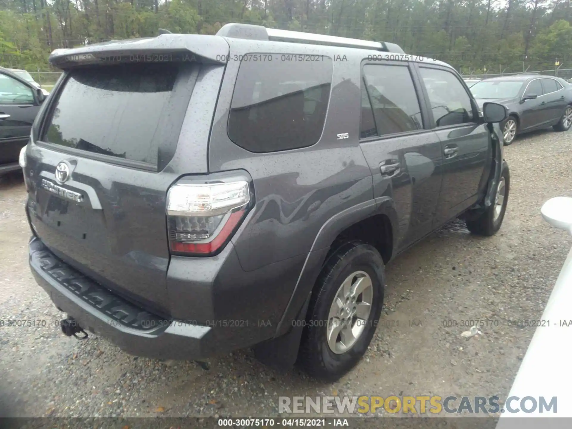 4 Photograph of a damaged car JTEEU5JR9M5234999 TOYOTA 4RUNNER 2021