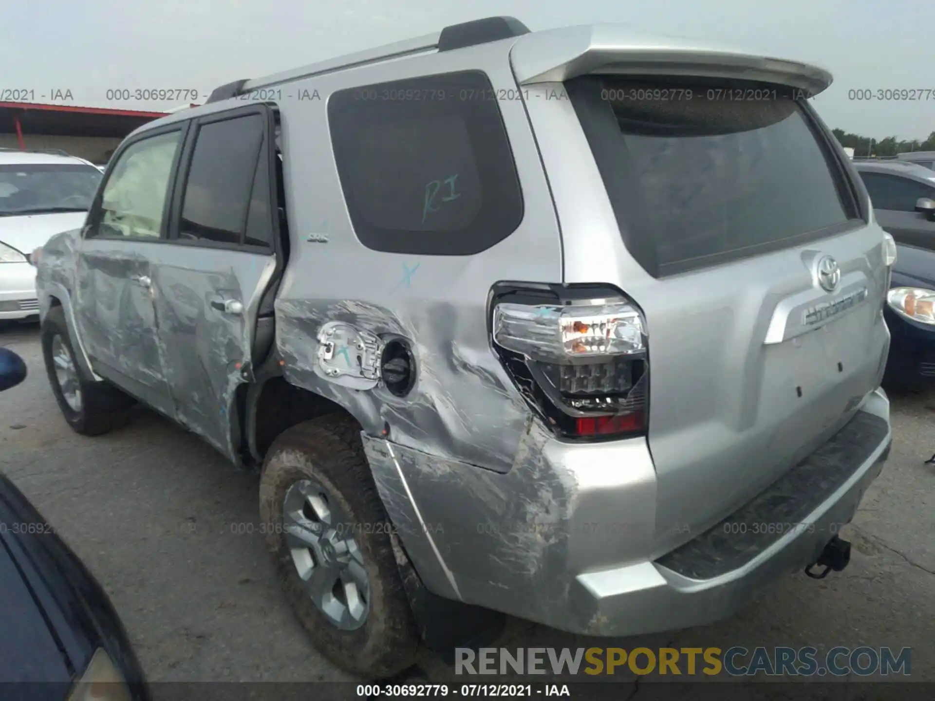 3 Photograph of a damaged car JTEEU5JR9M5238776 TOYOTA 4RUNNER 2021