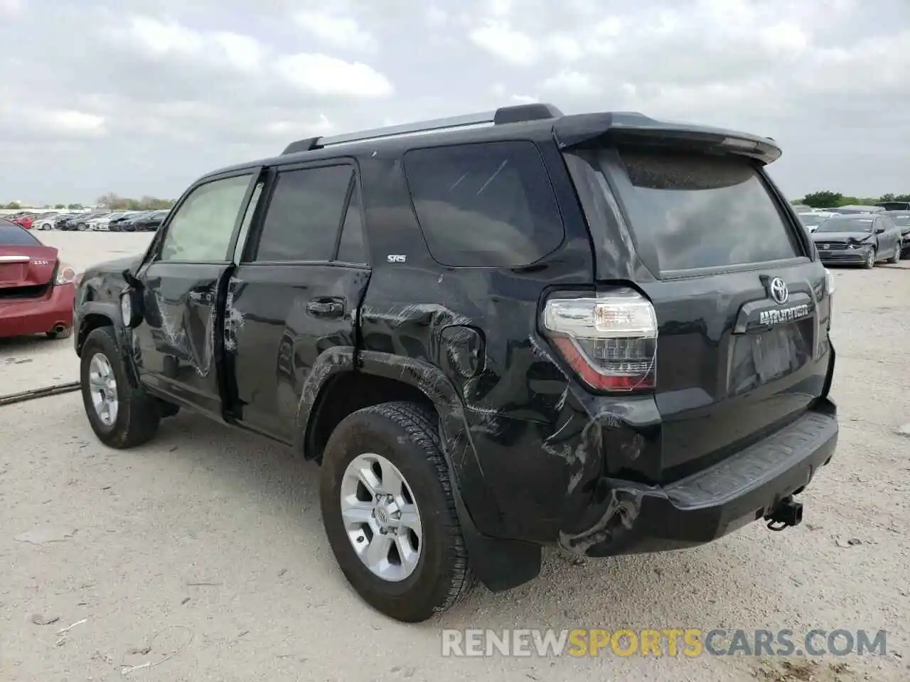 3 Photograph of a damaged car JTEEU5JR9M5242570 TOYOTA 4RUNNER 2021