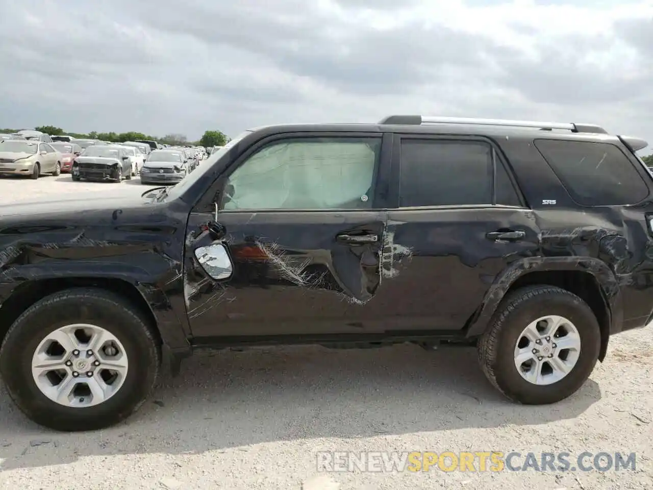 9 Photograph of a damaged car JTEEU5JR9M5242570 TOYOTA 4RUNNER 2021