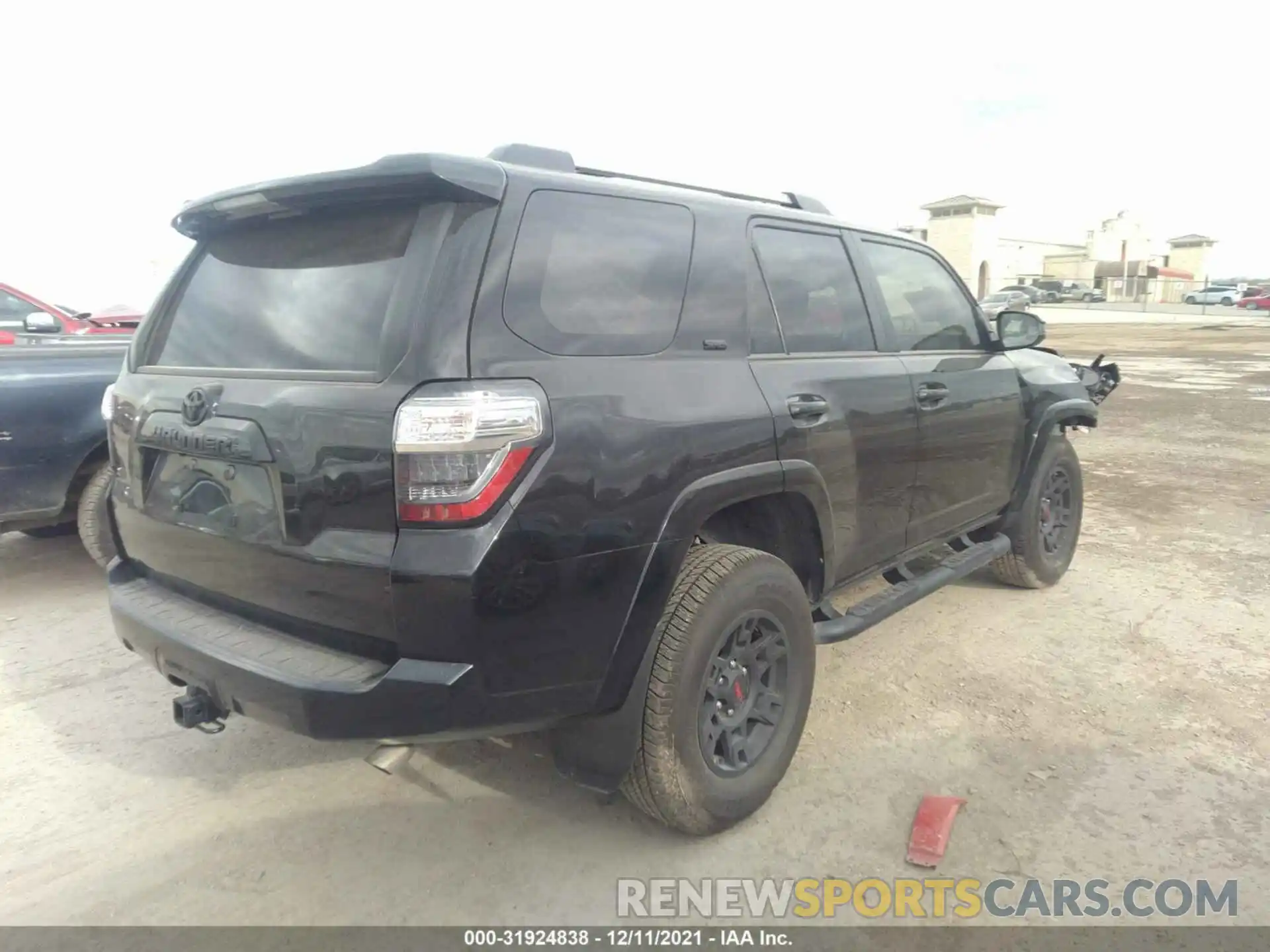 4 Photograph of a damaged car JTEEU5JR9M5249034 TOYOTA 4RUNNER 2021