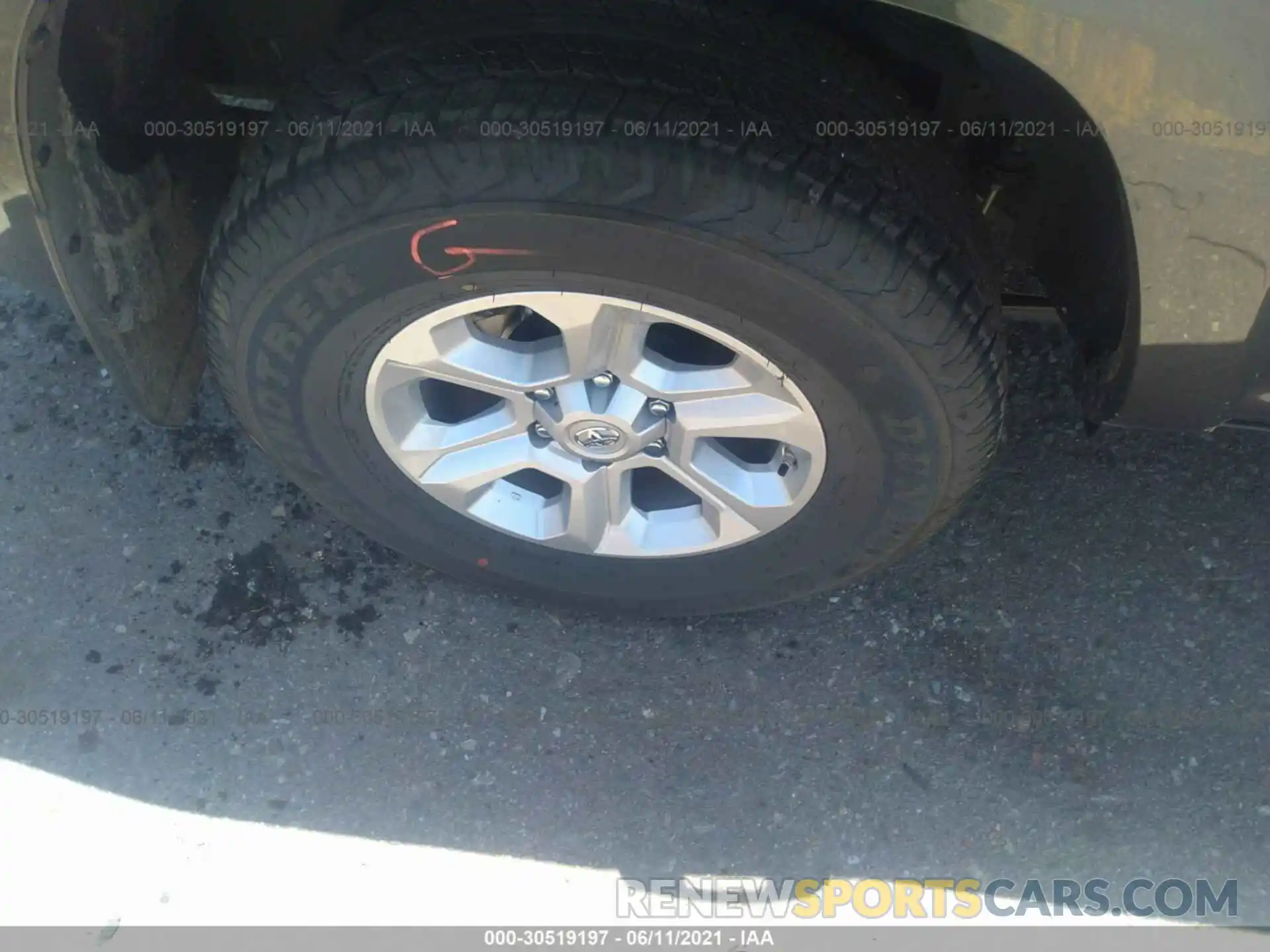 15 Photograph of a damaged car JTEEU5JRXM5234994 TOYOTA 4RUNNER 2021