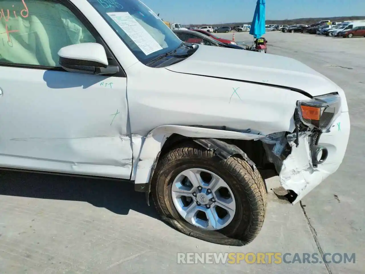 9 Photograph of a damaged car JTEEU5JRXM5235336 TOYOTA 4RUNNER 2021