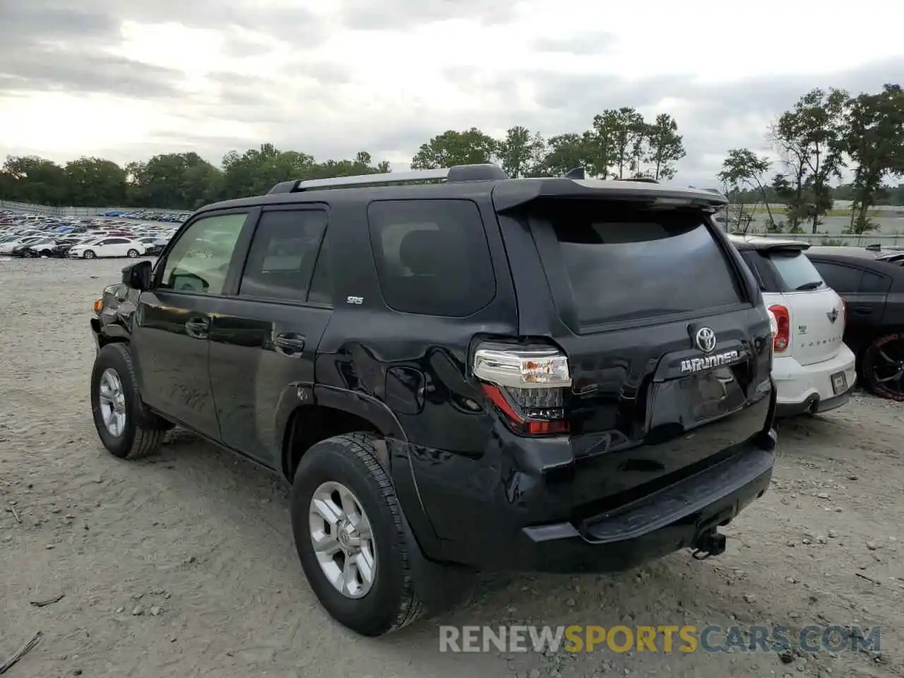 3 Photograph of a damaged car JTEEU5JRXM5237863 TOYOTA 4RUNNER 2021