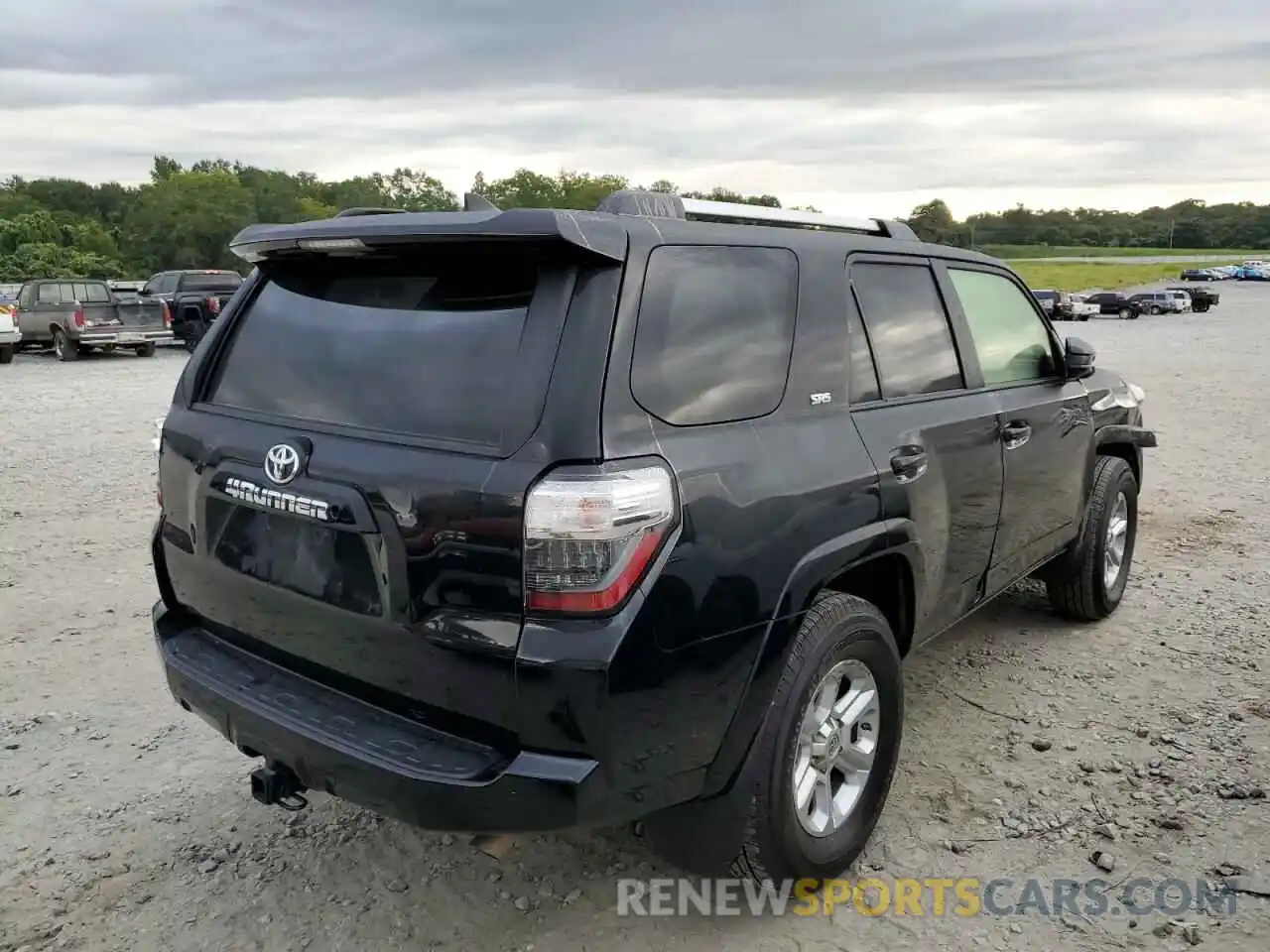 4 Photograph of a damaged car JTEEU5JRXM5237863 TOYOTA 4RUNNER 2021