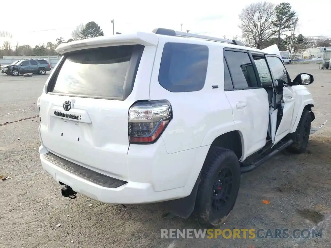 4 Photograph of a damaged car JTEEU5JRXM5246725 TOYOTA 4RUNNER 2021