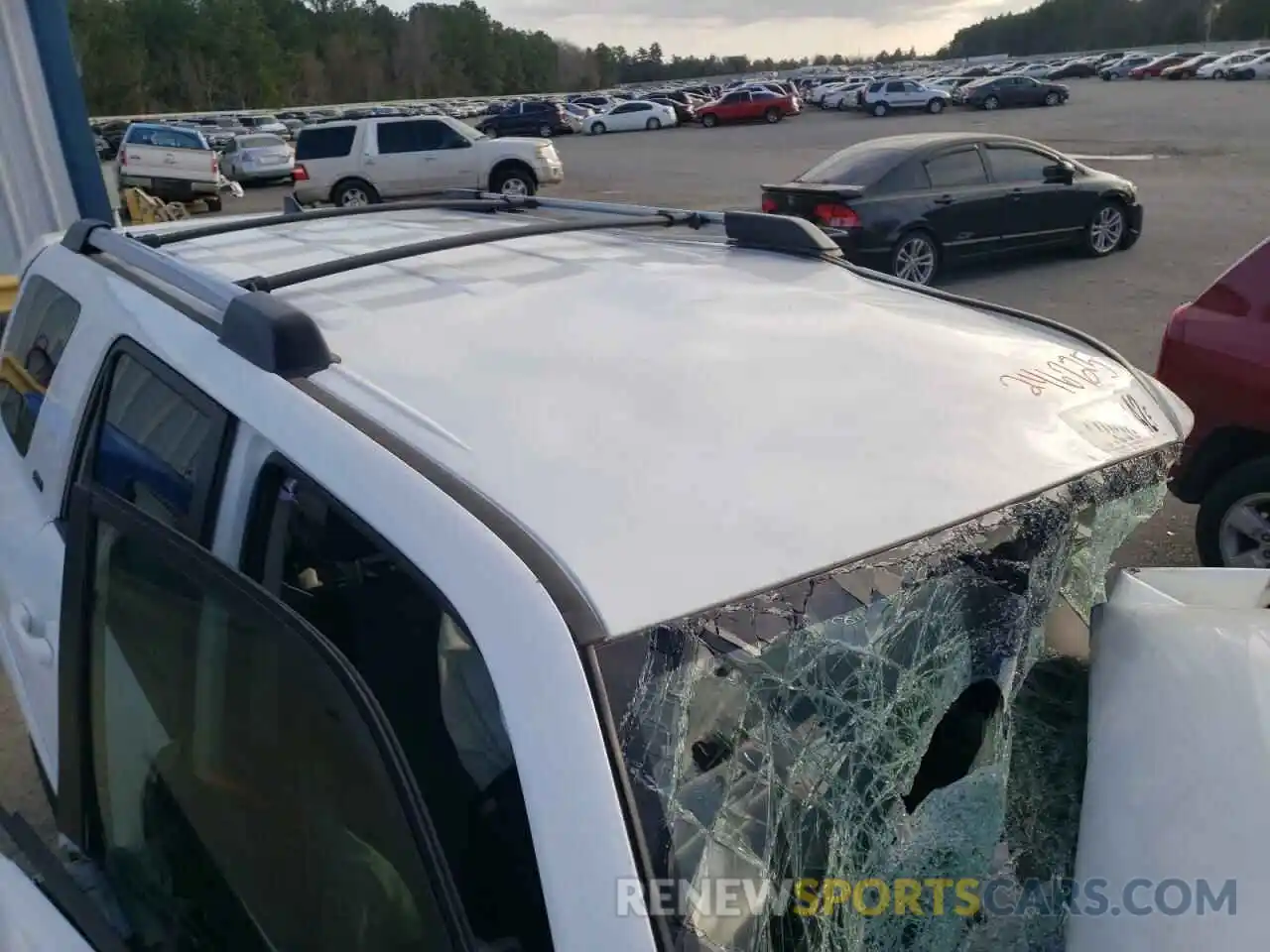 9 Photograph of a damaged car JTEEU5JRXM5246725 TOYOTA 4RUNNER 2021