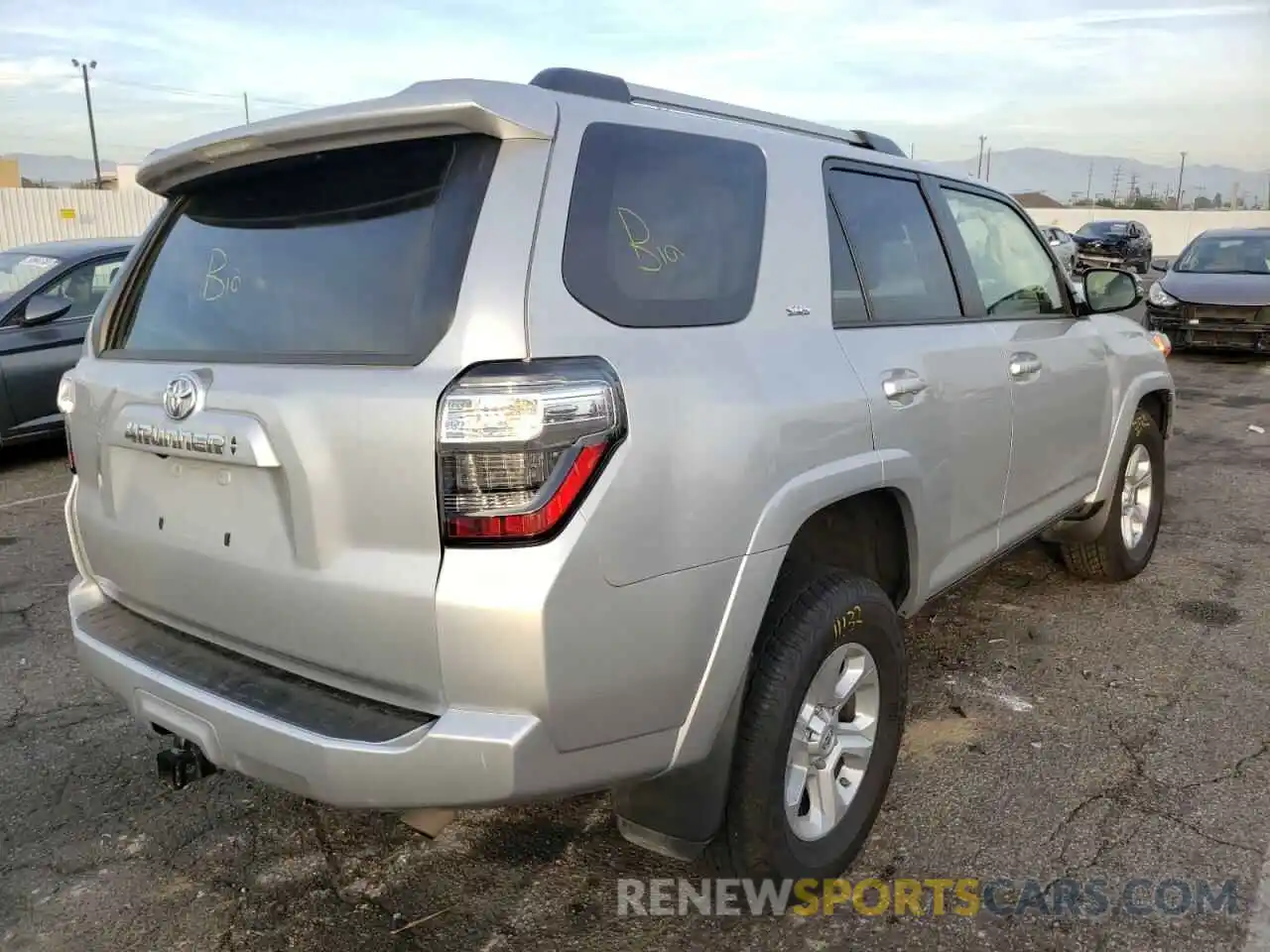 4 Photograph of a damaged car JTEFU5JR1M5235603 TOYOTA 4RUNNER 2021