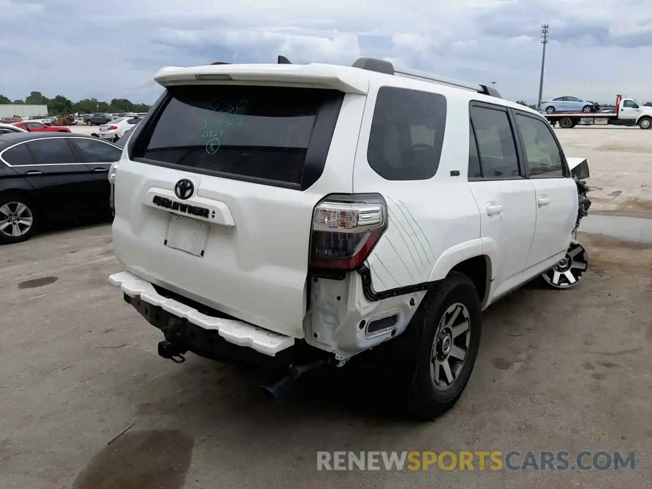 4 Photograph of a damaged car JTEFU5JR2M5236291 TOYOTA 4RUNNER 2021