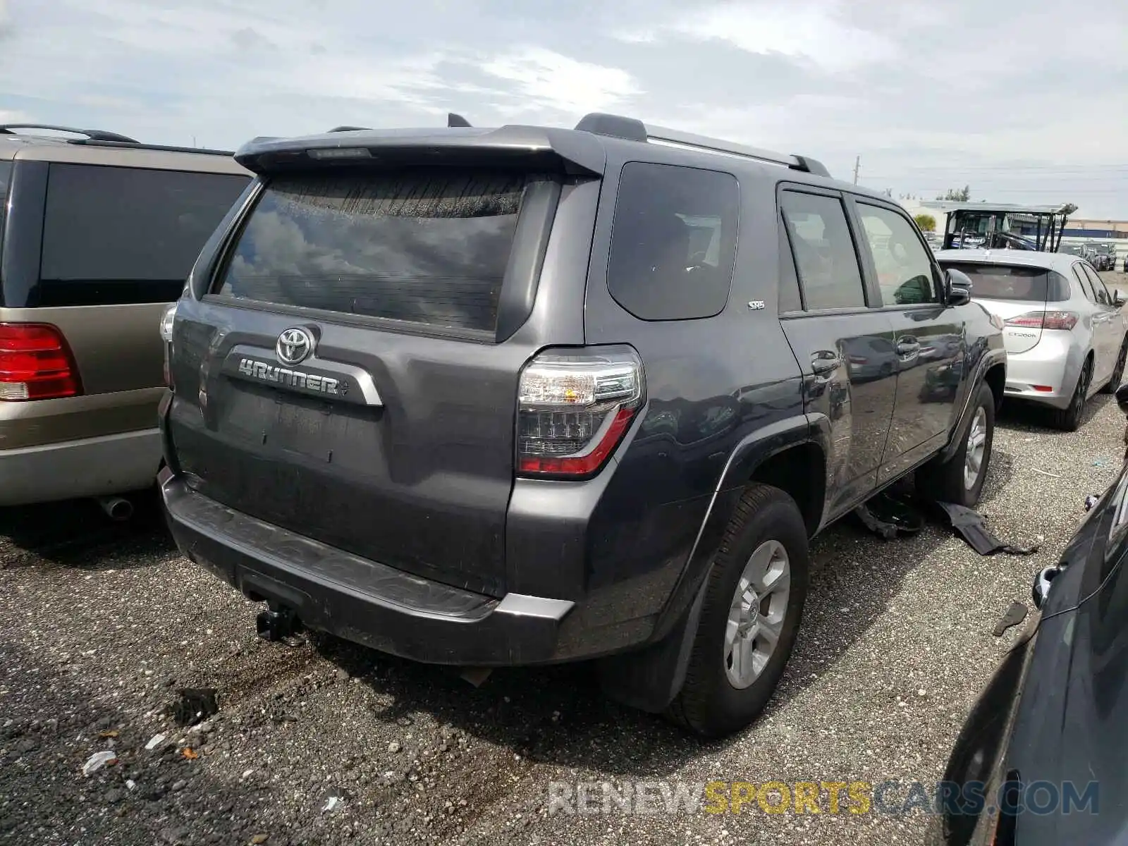 4 Photograph of a damaged car JTEFU5JR3M5232217 TOYOTA 4RUNNER 2021