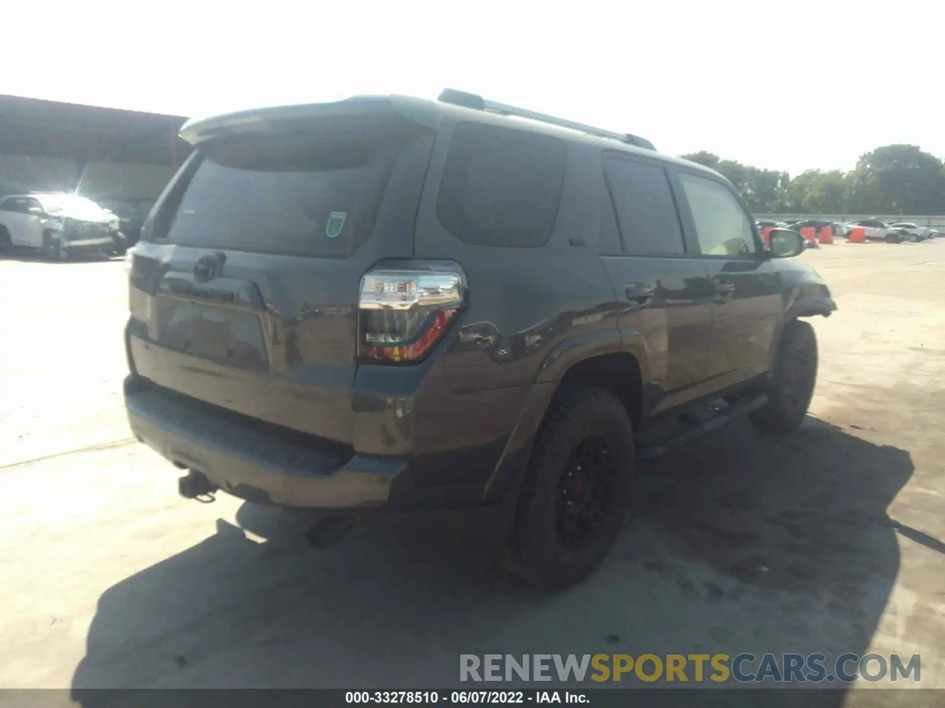 4 Photograph of a damaged car JTEFU5JR4M5244103 TOYOTA 4RUNNER 2021