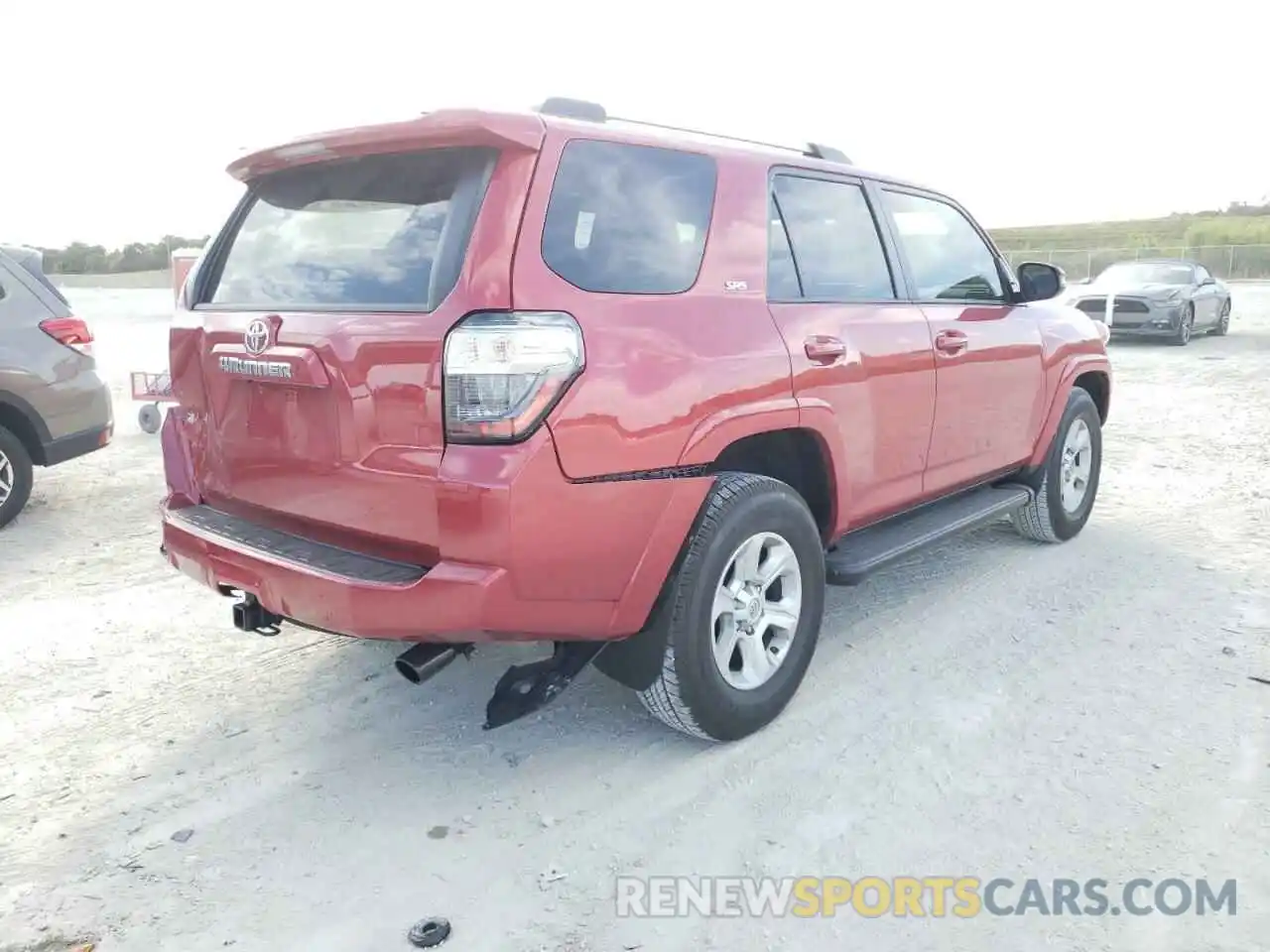 4 Photograph of a damaged car JTEFU5JR5M5235751 TOYOTA 4RUNNER 2021