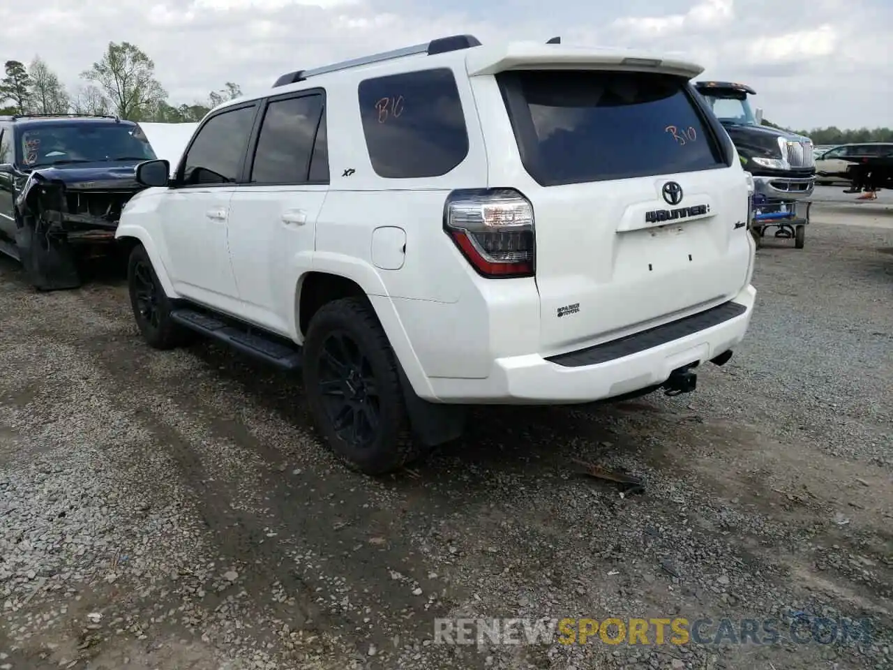 3 Photograph of a damaged car JTEFU5JR5M5242134 TOYOTA 4RUNNER 2021