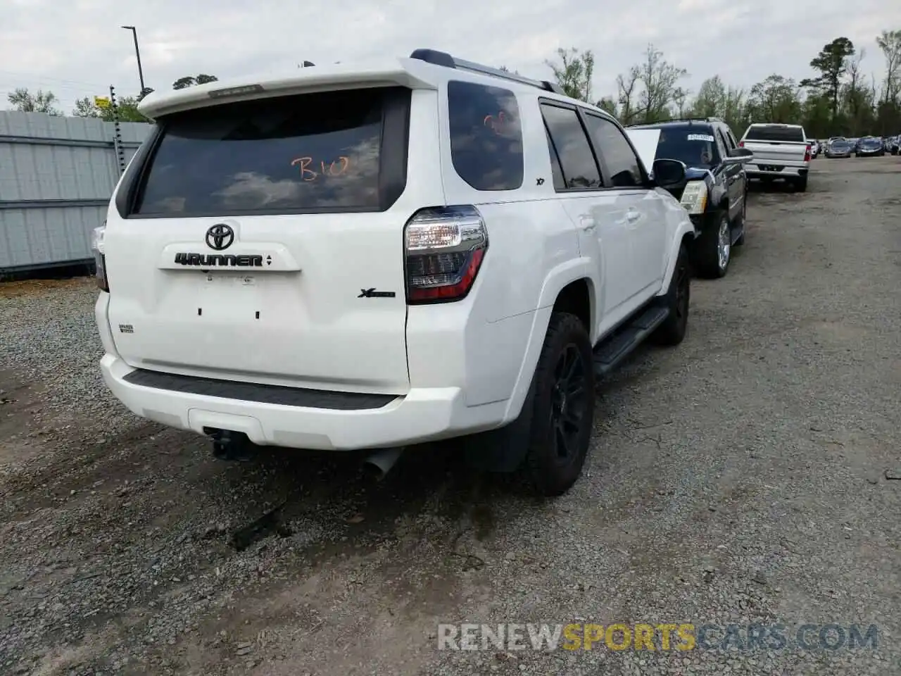 4 Photograph of a damaged car JTEFU5JR5M5242134 TOYOTA 4RUNNER 2021