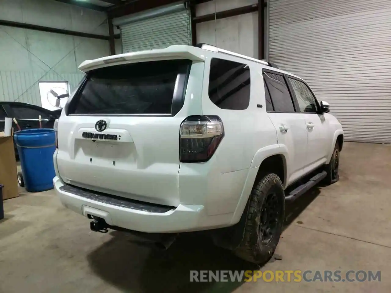 4 Photograph of a damaged car JTEFU5JR6M5242420 TOYOTA 4RUNNER 2021