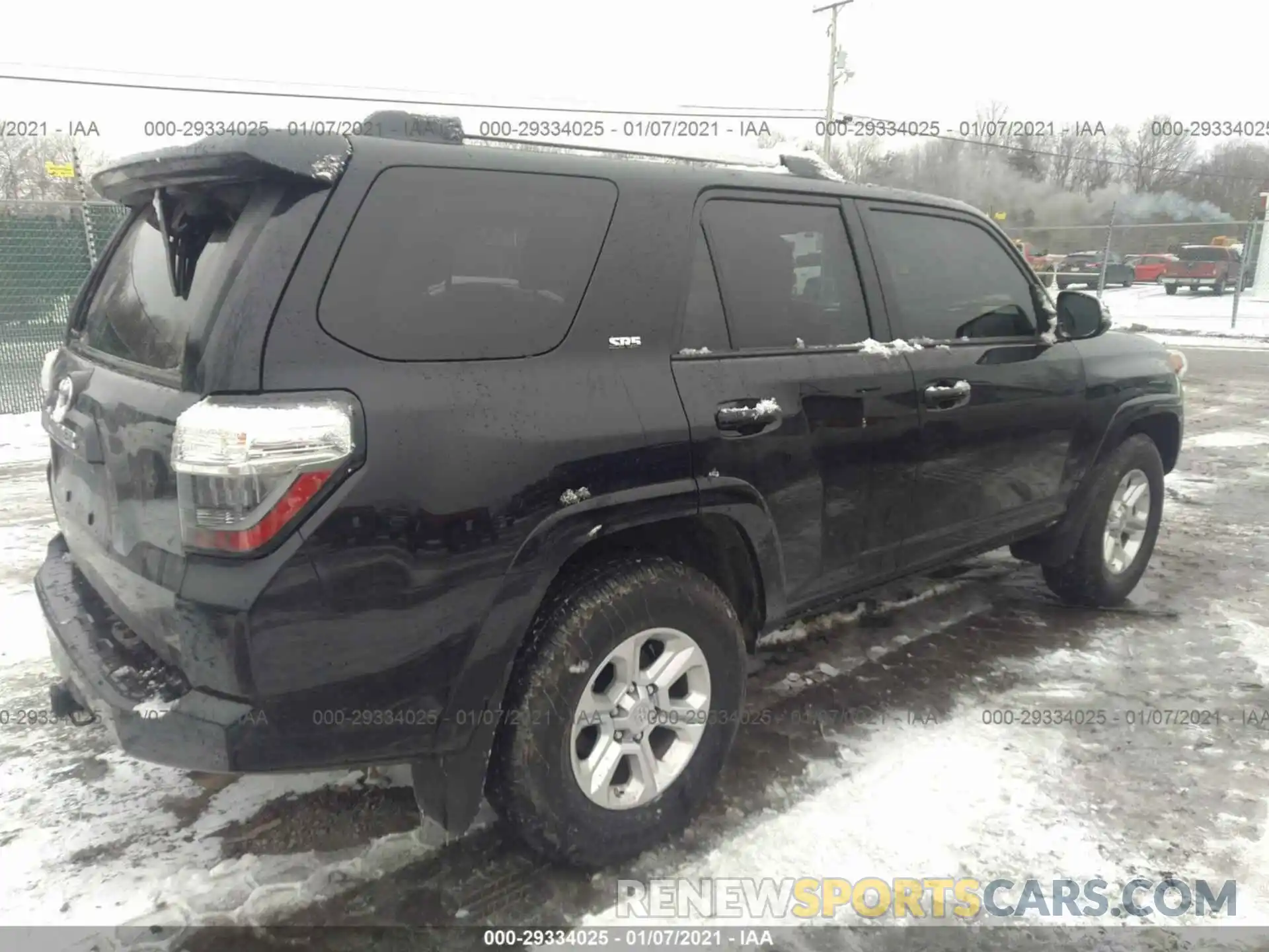 4 Photograph of a damaged car JTEFU5JR7M5231040 TOYOTA 4RUNNER 2021