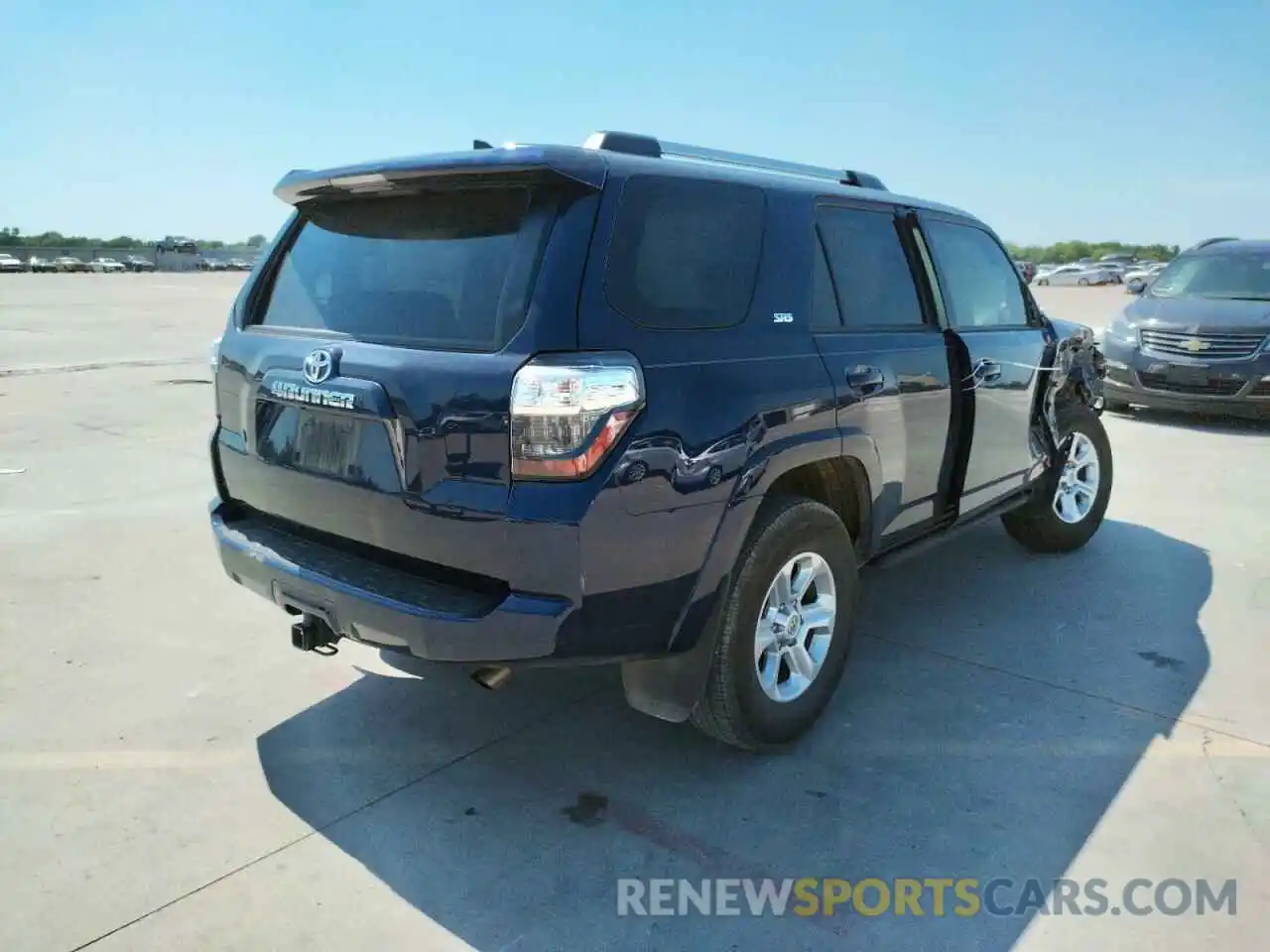 4 Photograph of a damaged car JTEFU5JR8M5228678 TOYOTA 4RUNNER 2021