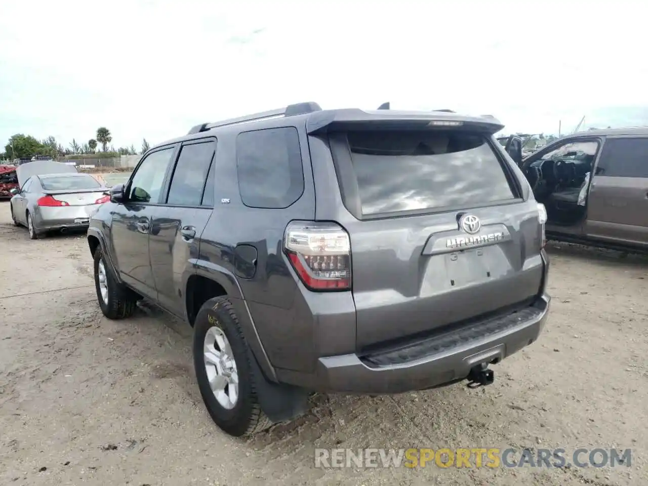 3 Photograph of a damaged car JTEFU5JR8M5230009 TOYOTA 4RUNNER 2021