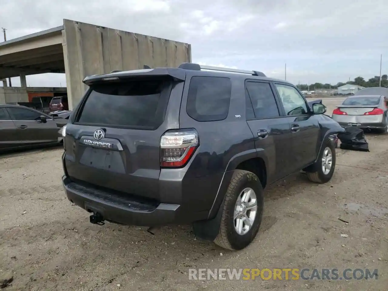 4 Photograph of a damaged car JTEFU5JR8M5230009 TOYOTA 4RUNNER 2021