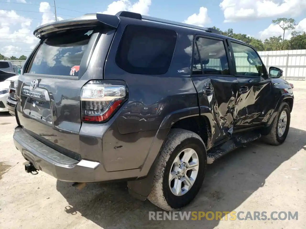 4 Photograph of a damaged car JTEFU5JR8M5232536 TOYOTA 4RUNNER 2021