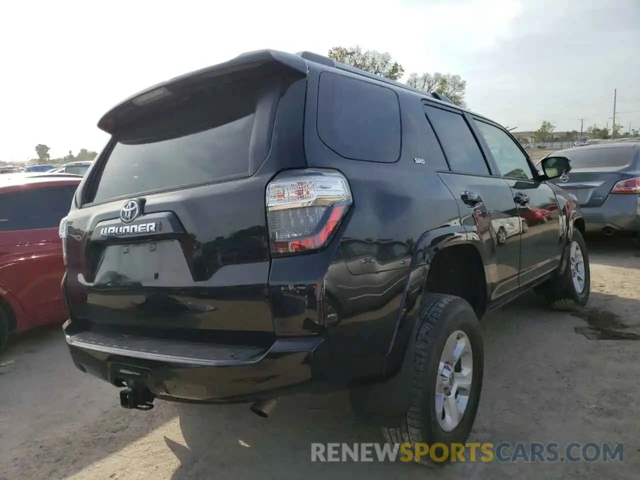 4 Photograph of a damaged car JTEFU5JR8M5232648 TOYOTA 4RUNNER 2021