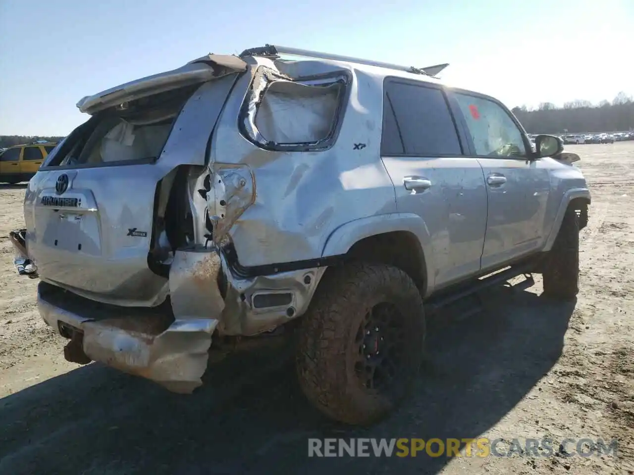 4 Photograph of a damaged car JTEFU5JR8M5239826 TOYOTA 4RUNNER 2021