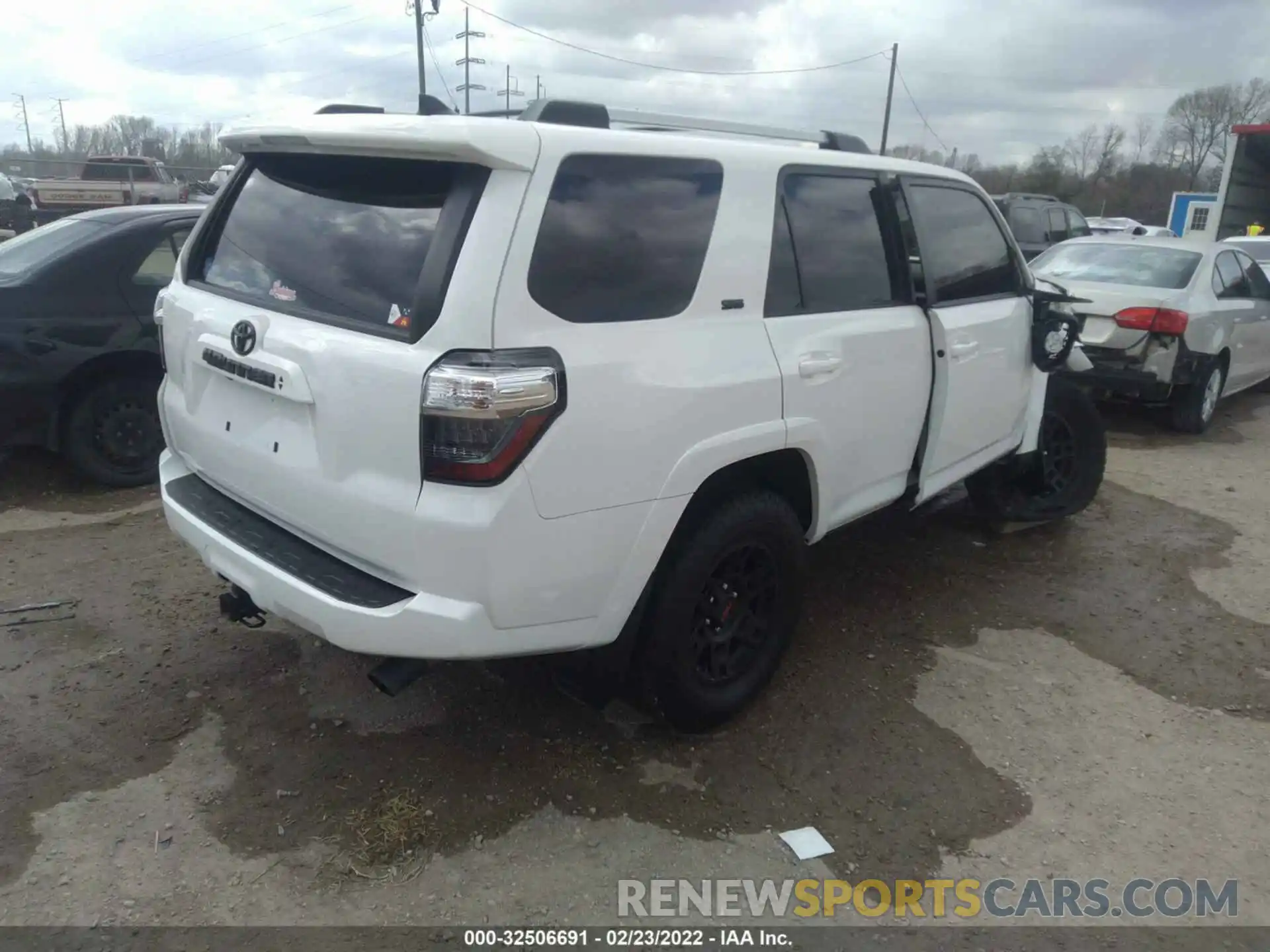 4 Photograph of a damaged car JTEFU5JRXM5235941 TOYOTA 4RUNNER 2021