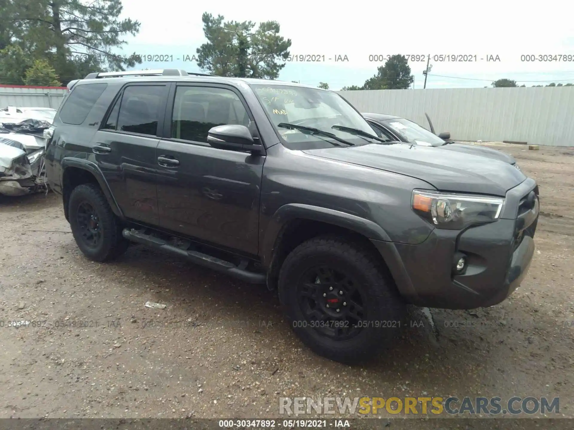 1 Photograph of a damaged car JTEFU5JRXM5237558 TOYOTA 4RUNNER 2021