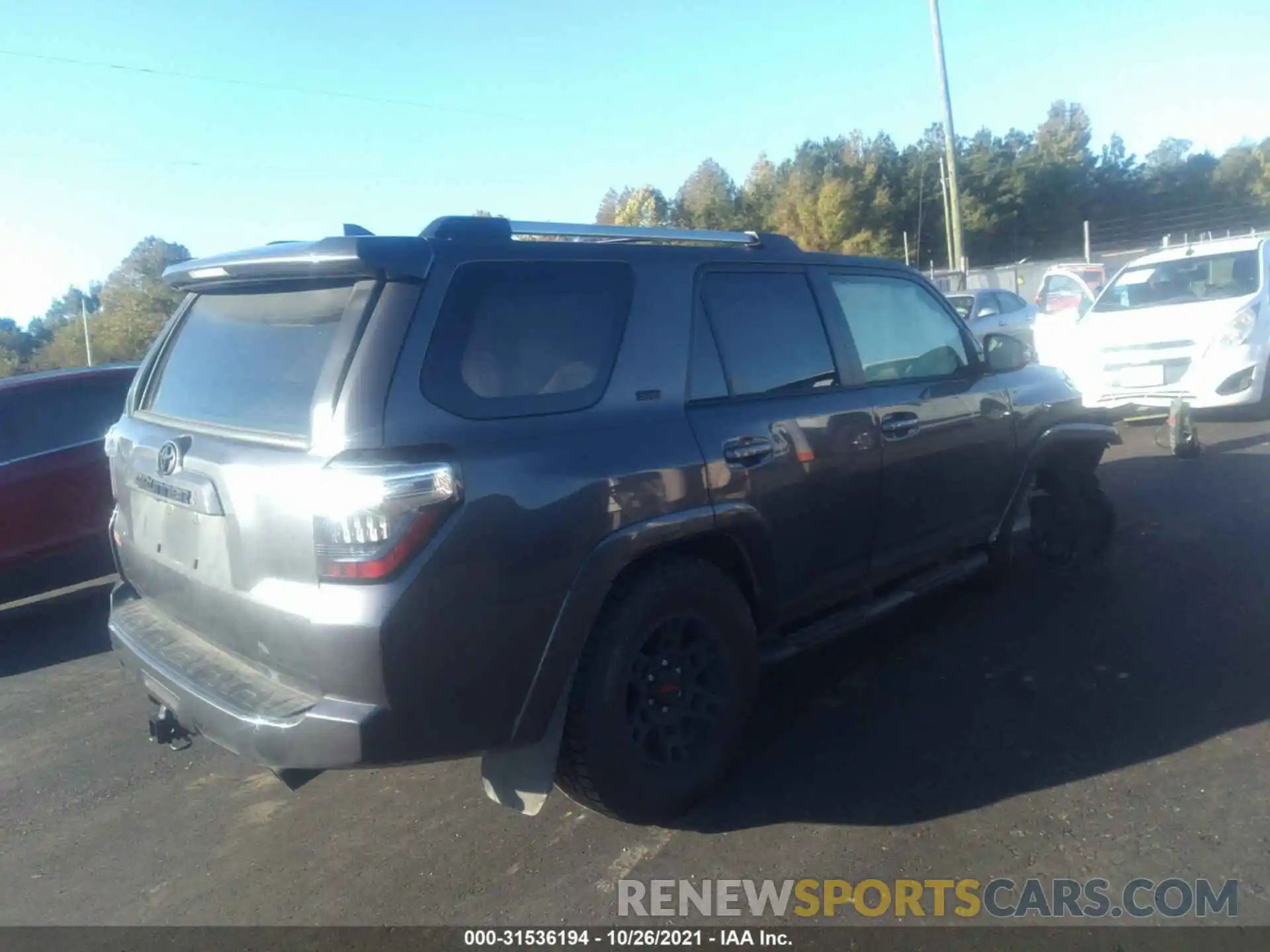 4 Photograph of a damaged car JTEFU5JRXM5242744 TOYOTA 4RUNNER 2021