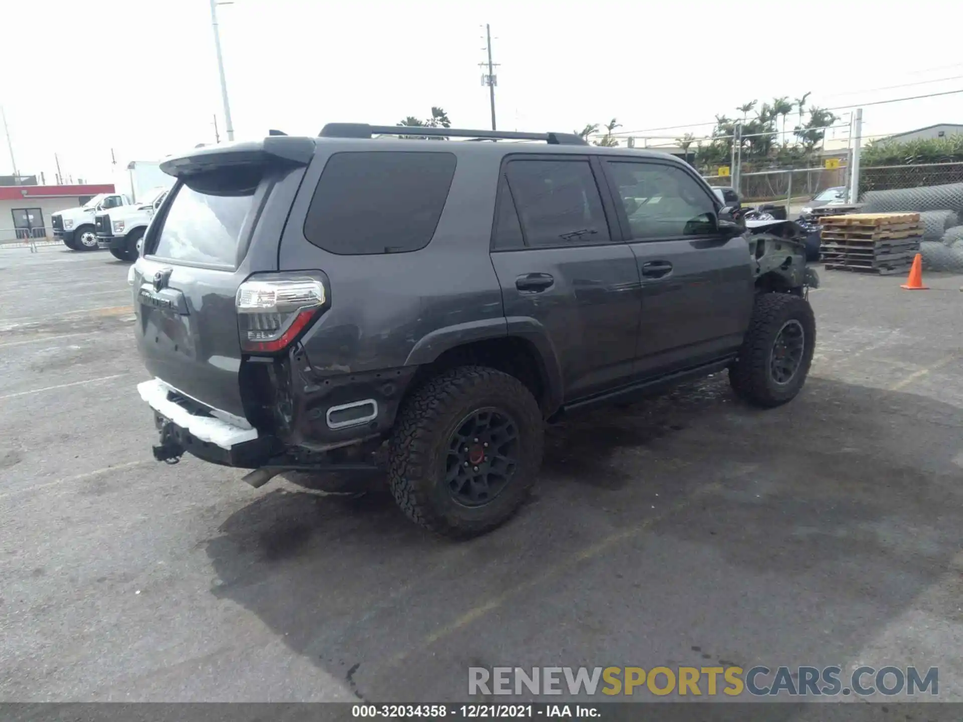 4 Photograph of a damaged car JTEHU5JR0M5901343 TOYOTA 4RUNNER 2021