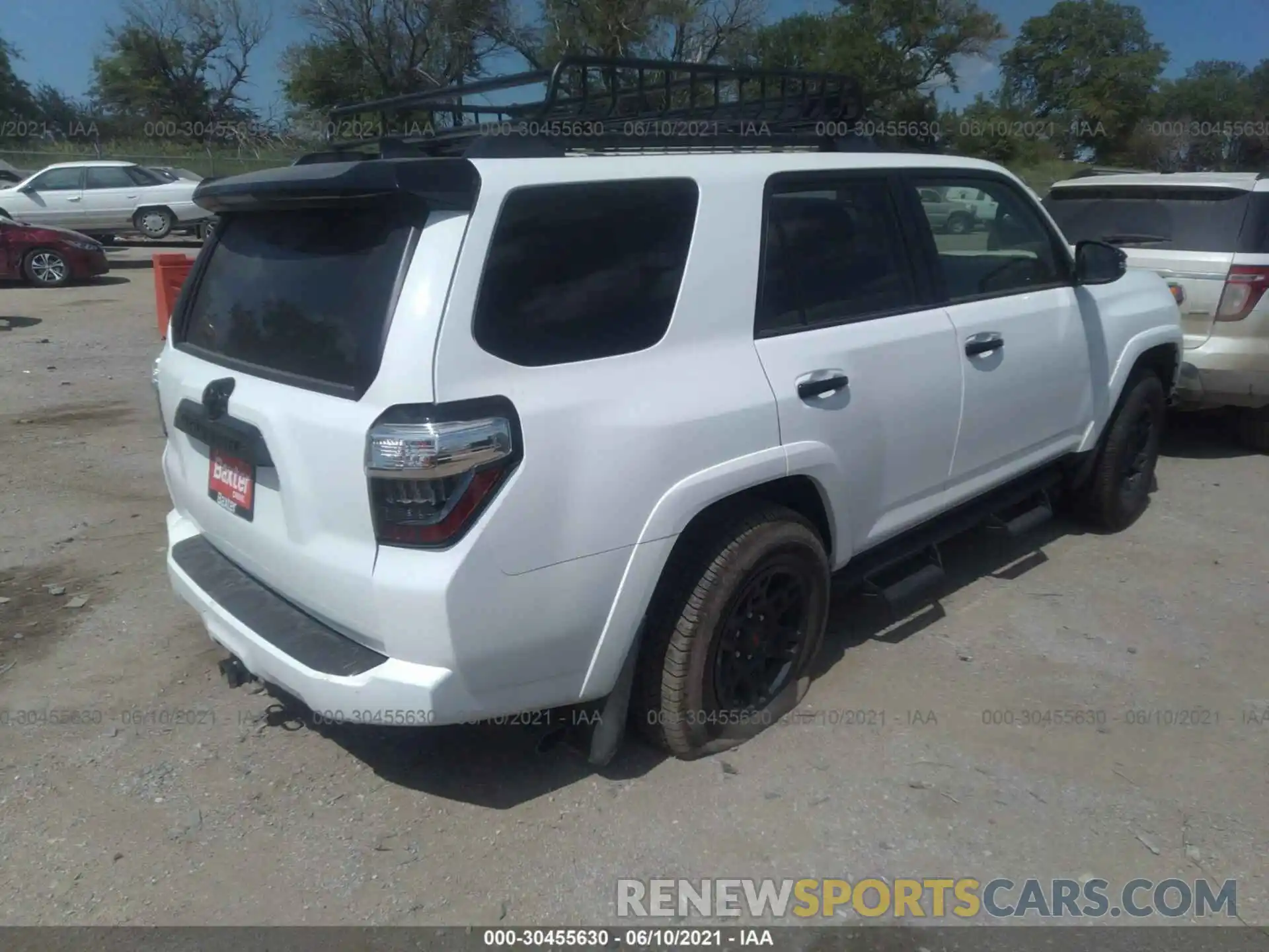 4 Photograph of a damaged car JTEHU5JR0M5918742 TOYOTA 4RUNNER 2021