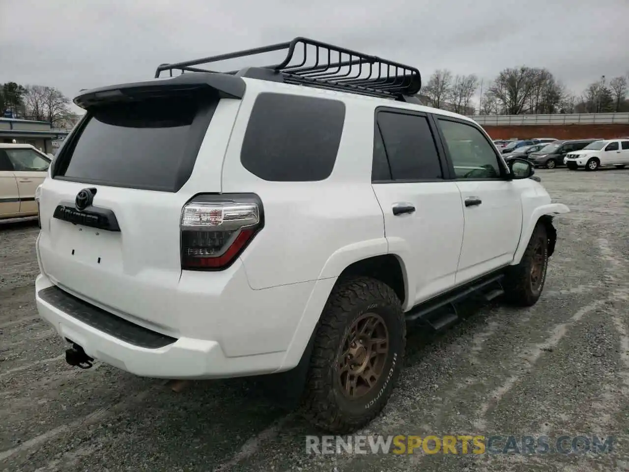 4 Photograph of a damaged car JTEHU5JR0M5925528 TOYOTA 4RUNNER 2021