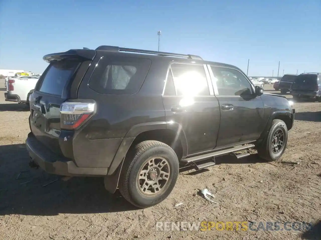 4 Photograph of a damaged car JTEHU5JR3M5879614 TOYOTA 4RUNNER 2021