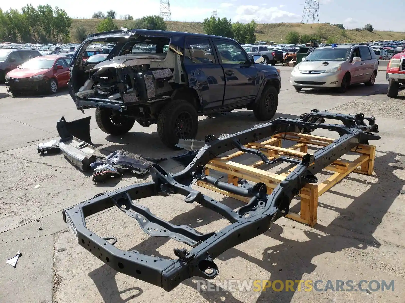 4 Photograph of a damaged car JTEHU5JR4M5925709 TOYOTA 4RUNNER 2021