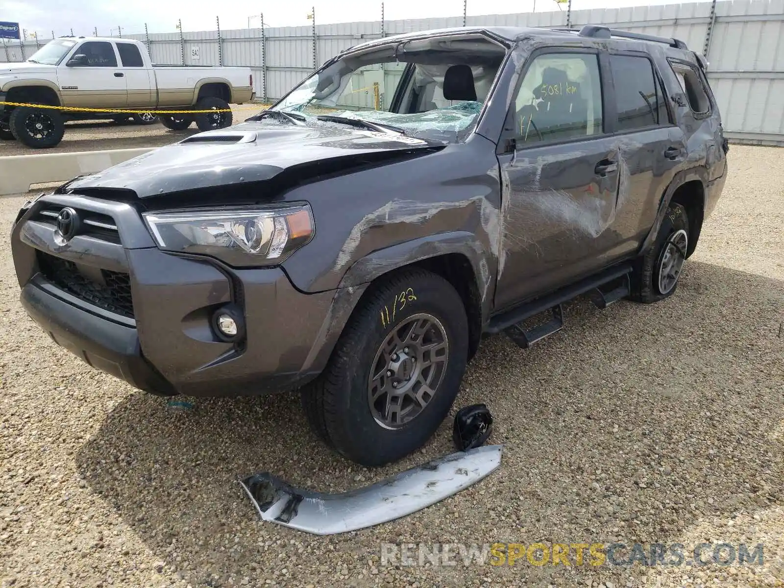 2 Photograph of a damaged car JTEHU5JR4M5943370 TOYOTA 4RUNNER 2021