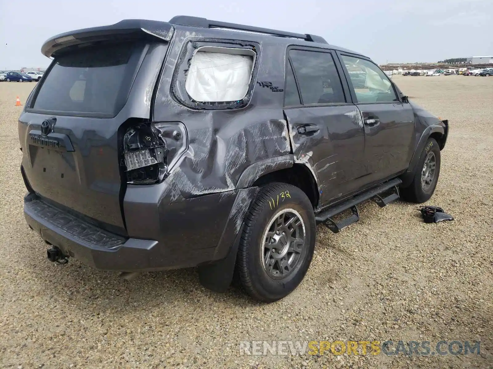 4 Photograph of a damaged car JTEHU5JR4M5943370 TOYOTA 4RUNNER 2021