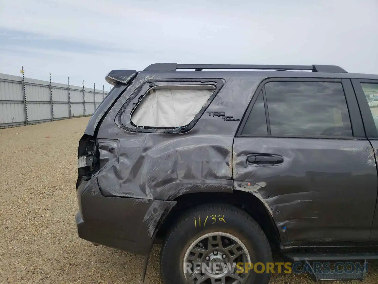 9 Photograph of a damaged car JTEHU5JR4M5943370 TOYOTA 4RUNNER 2021