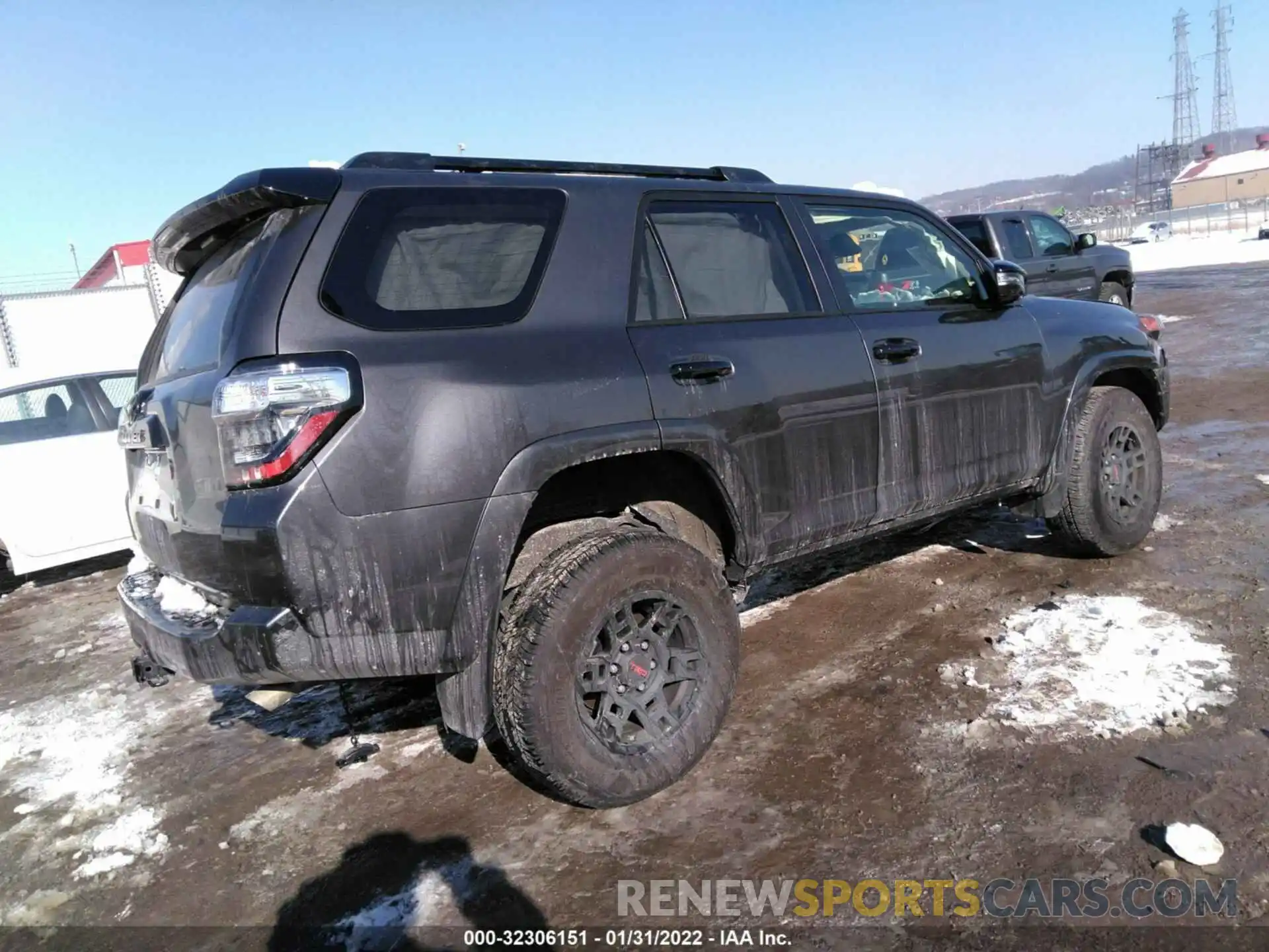 4 Photograph of a damaged car JTEHU5JR4M5956538 TOYOTA 4RUNNER 2021