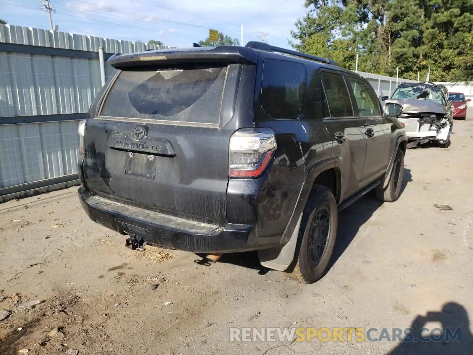 4 Photograph of a damaged car JTEHU5JR5M5895345 TOYOTA 4RUNNER 2021