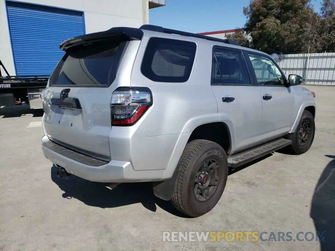 4 Photograph of a damaged car JTEHU5JR5M5944270 TOYOTA 4RUNNER 2021