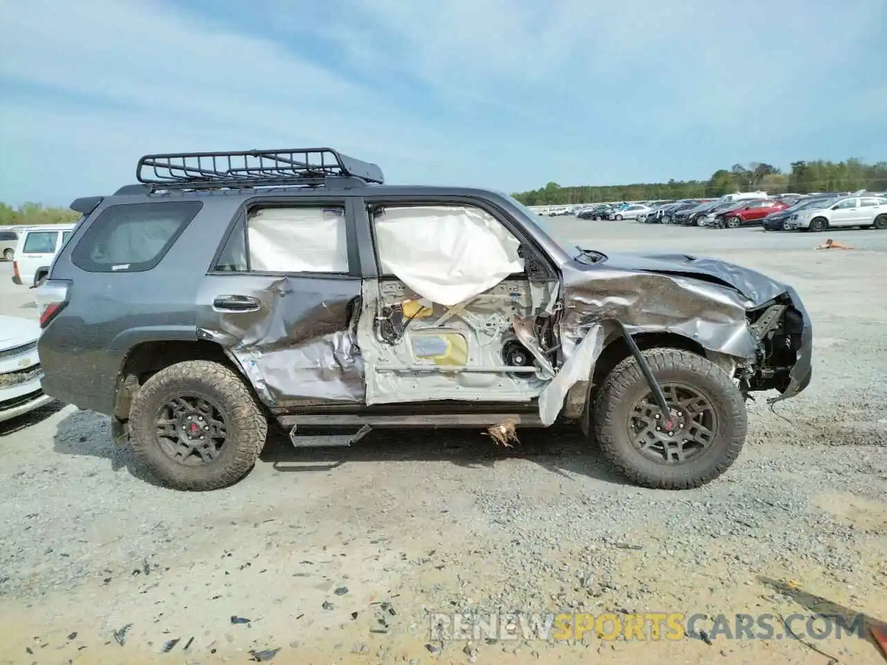 9 Photograph of a damaged car JTEHU5JR6M5961224 TOYOTA 4RUNNER 2021