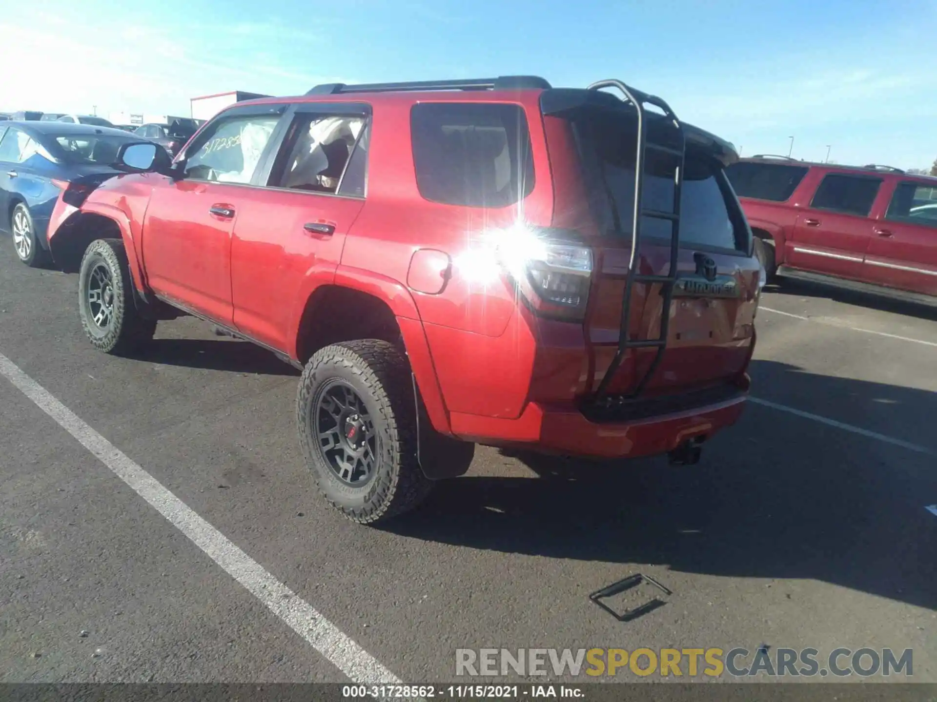 3 Photograph of a damaged car JTEHU5JR8M5860783 TOYOTA 4RUNNER 2021