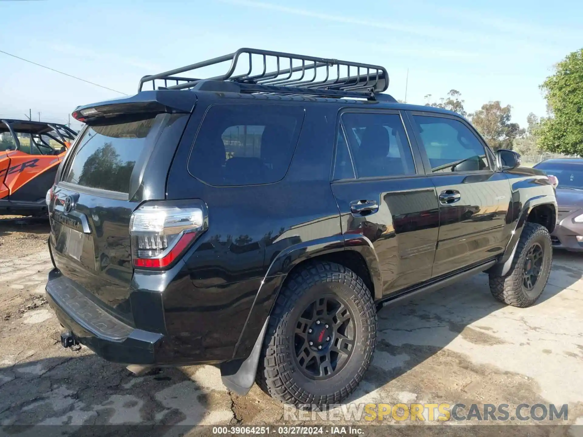 4 Photograph of a damaged car JTEHU5JR8M5874568 TOYOTA 4RUNNER 2021