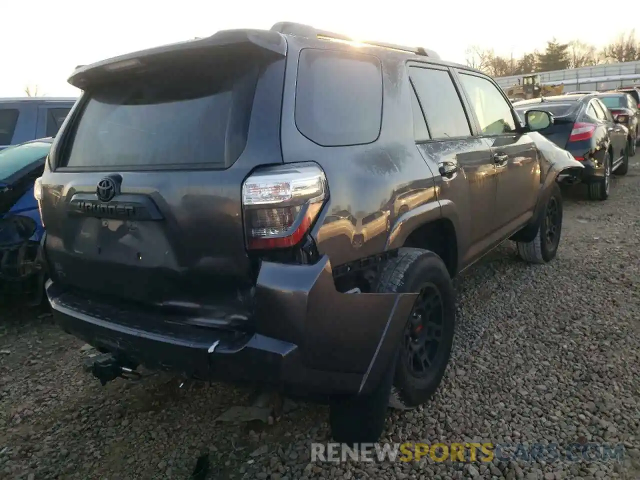 4 Photograph of a damaged car JTEHU5JR9M5860064 TOYOTA 4RUNNER 2021