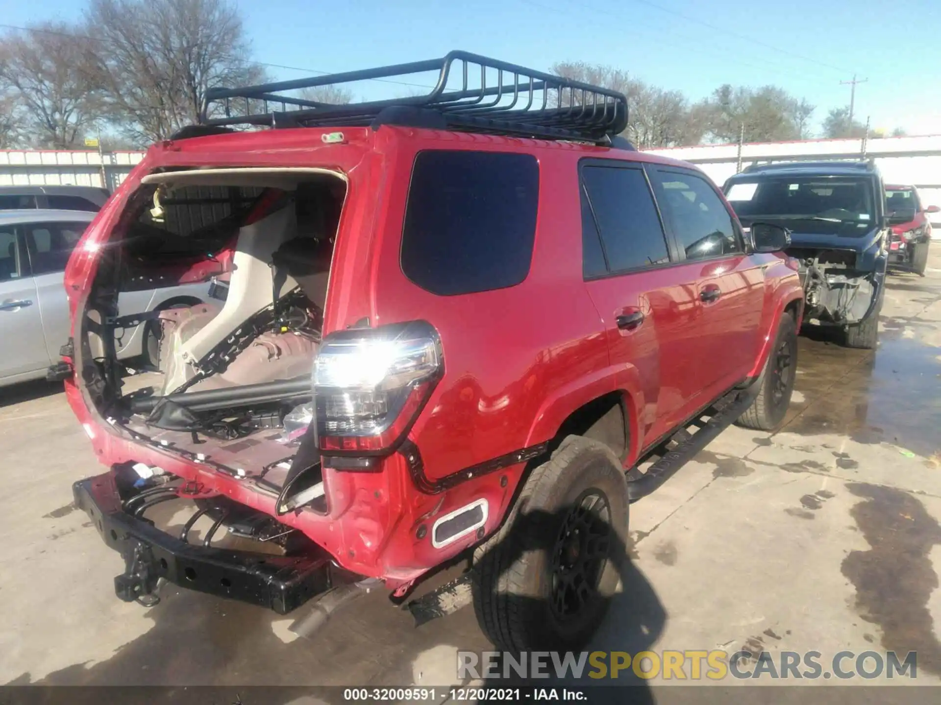 4 Photograph of a damaged car JTEHU5JR9M5953540 TOYOTA 4RUNNER 2021