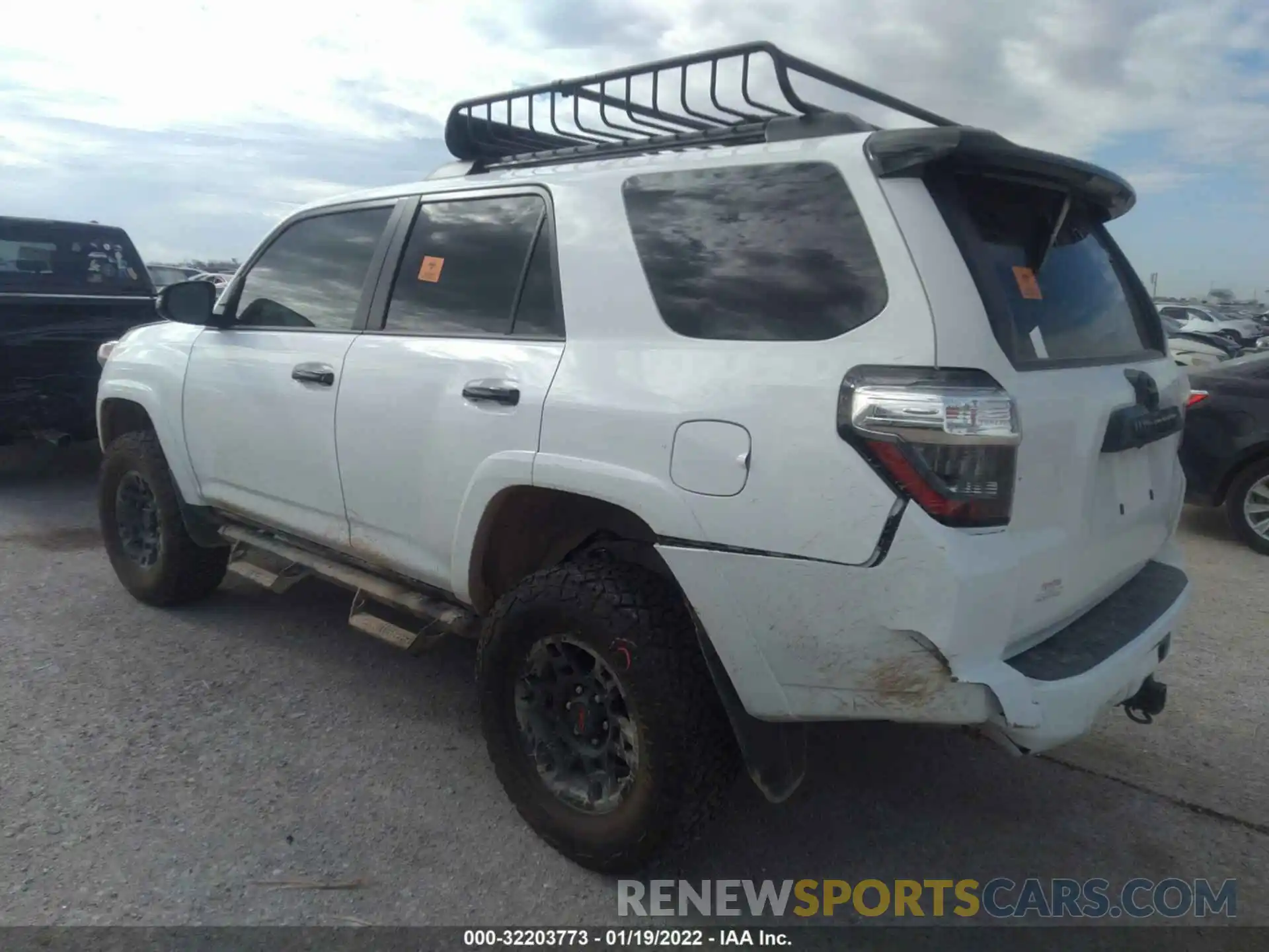 3 Photograph of a damaged car JTEHU5JR9M5954025 TOYOTA 4RUNNER 2021